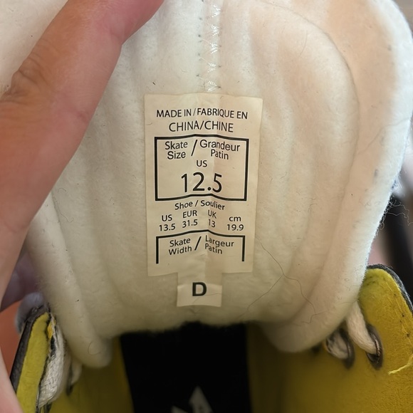 Junior CCM Super Tacks Youth Ice Skates - Picture 3 of 5